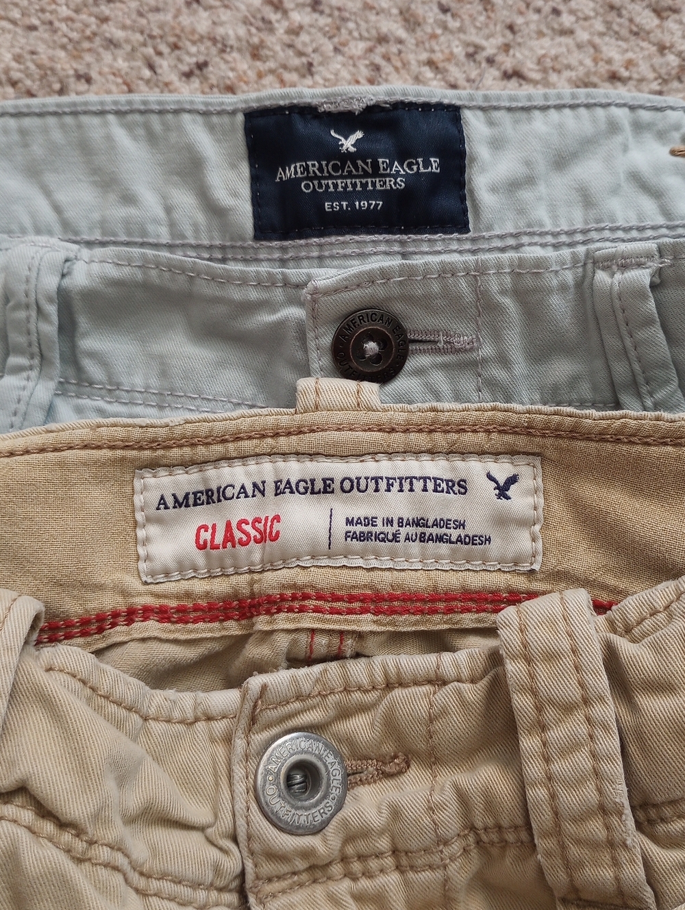 2 Pairs Of American Eagle Size 28 Classic & Cargo - Picture 10 of 10